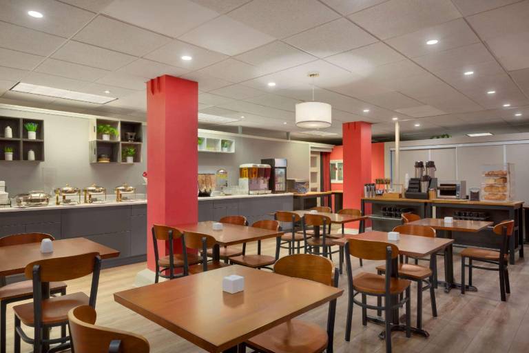 Ramada by Wyndham Oakland Downtown City Center — photo 3