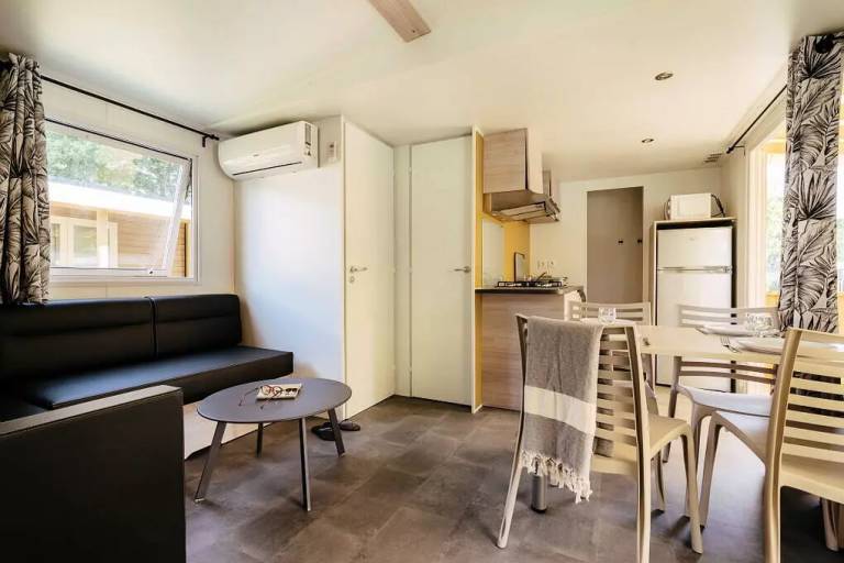 Mobile home with pool, BBQ & garden | Dogs allowed — photo 2
