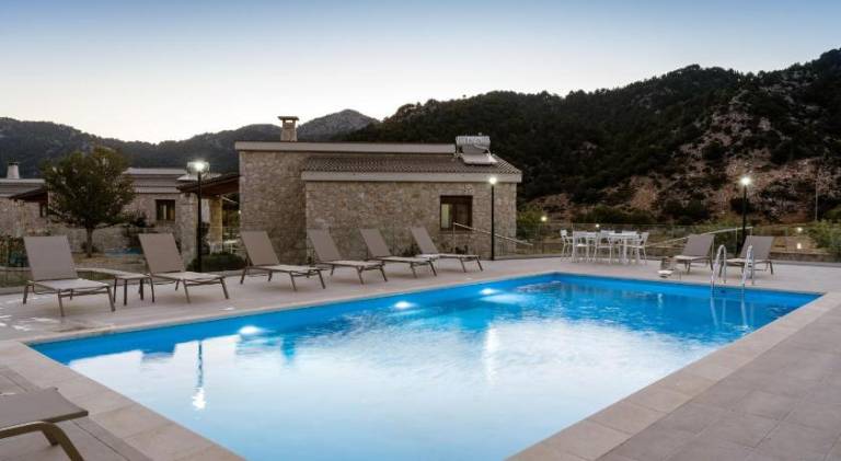 Villa with pool in Platanias