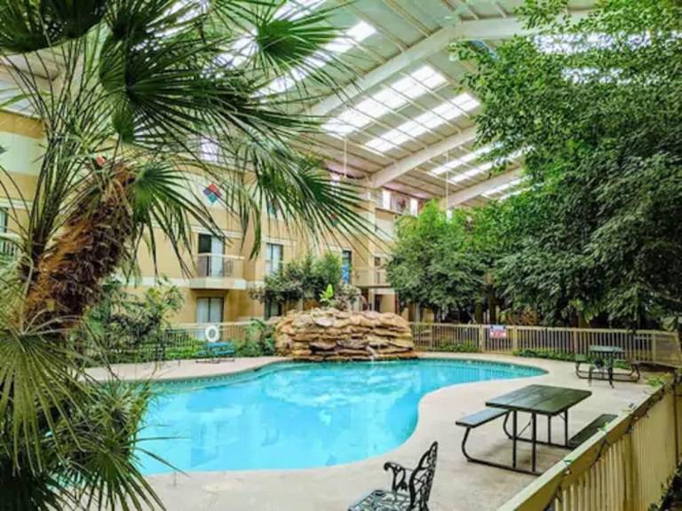 Atrium Inn — photo 2