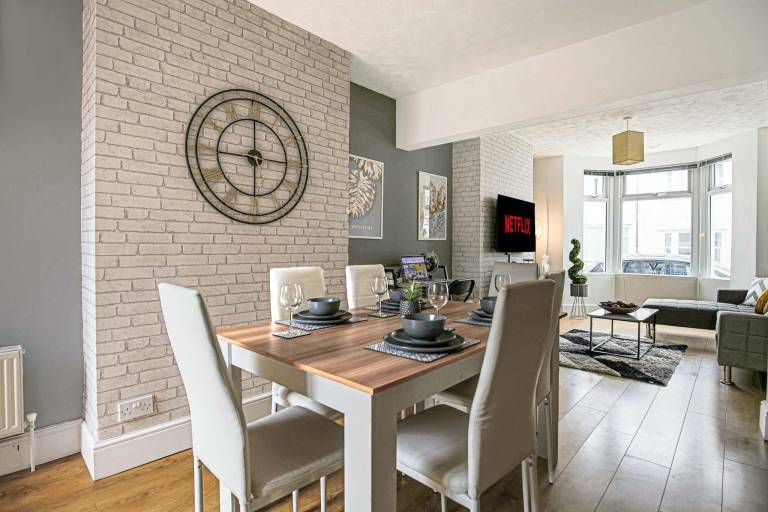Child-friendly beautiful vacation home with yard | Perfect for remote work | Pets allowed — photo 3