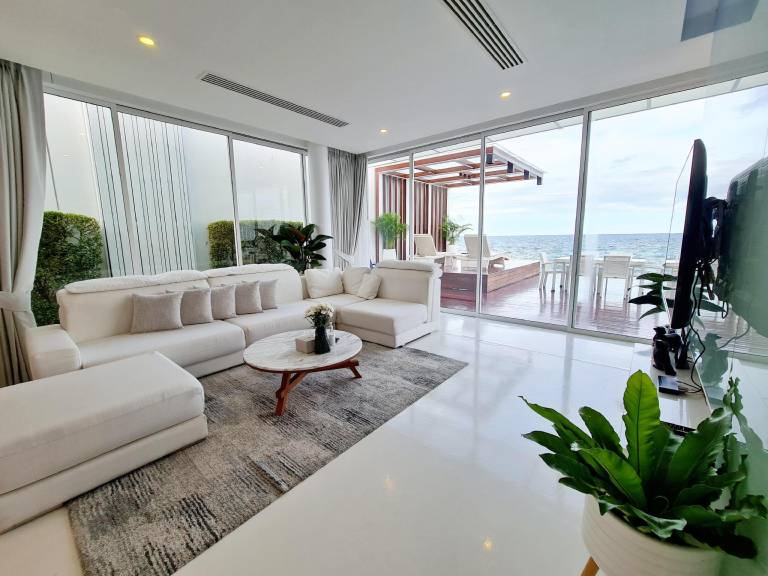 Villa with patio, private pool & grill | Suitable for remote work — photo 3