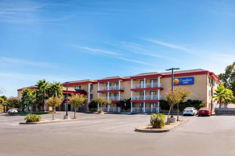 Comfort Suites Red Bluff near I-5 in Red Bluff, CA
