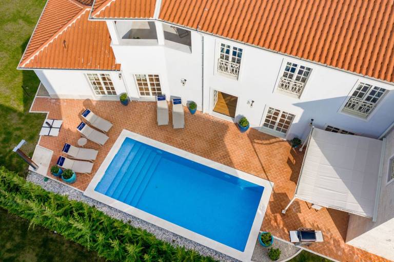 Villa with barbecue, yard & private pool — photo 2
