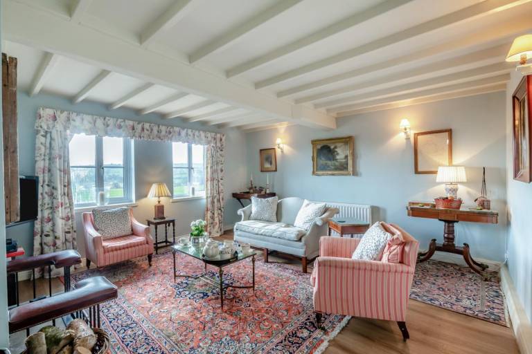Fully equipped pleasant cottage with terrace | Pets allowed — photo 2
