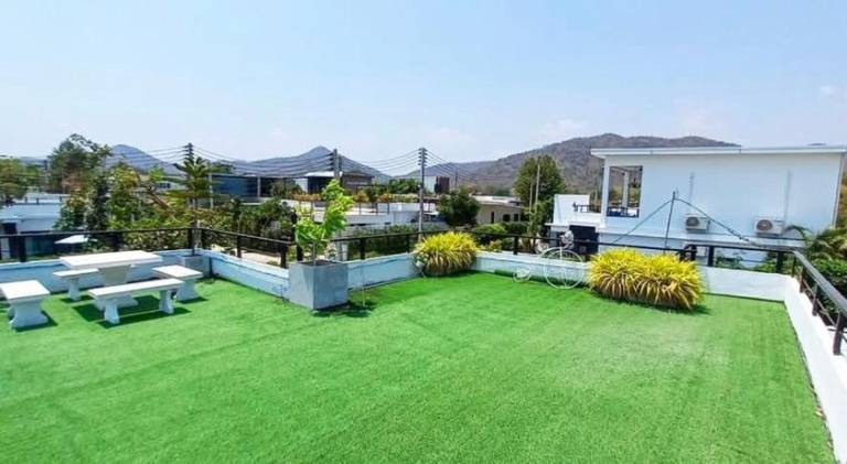 Vacation home with pool — photo 5