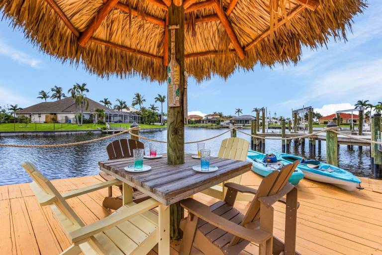 Vacation home with terrace, hot tub & private pool | Water view — photo 2