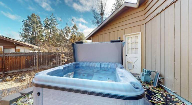 Vacation home with jacuzzi | Pet-friendly — photo 3