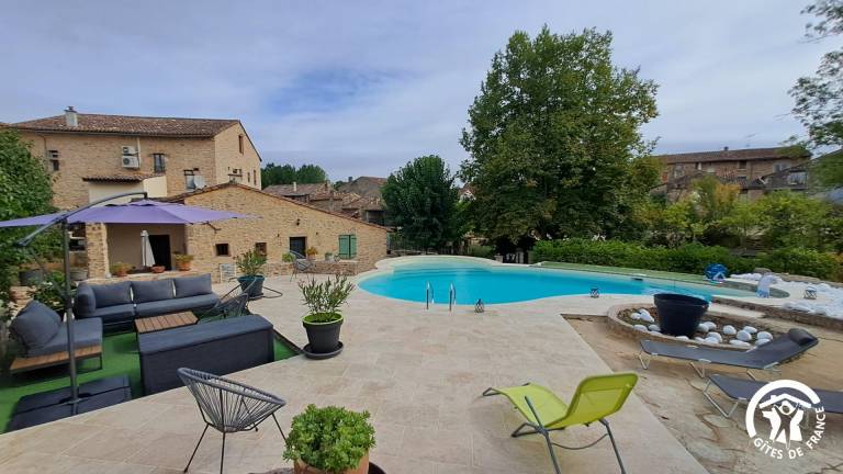 Gite with heated pool, yard & BBQ — photo 2