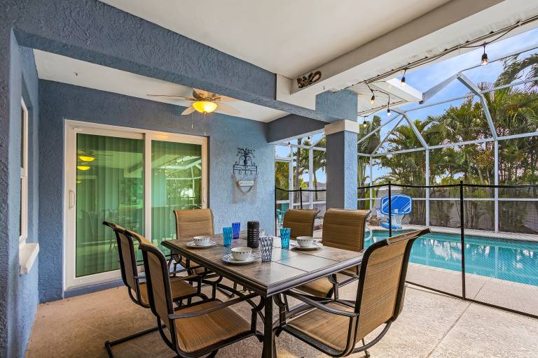 Vacation home with grill, terrace & private pool — photo 3
