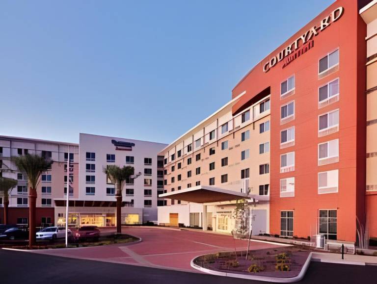 Courtyard by Marriott Phoenix Chandler/Fashion Center in Chandler, AZ