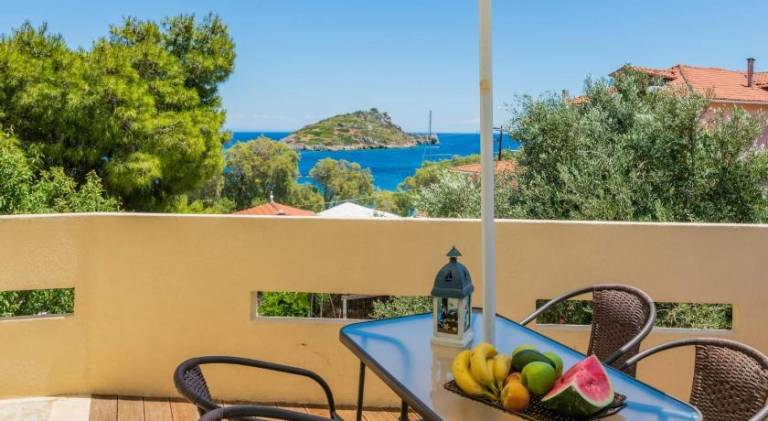 Armiriki Home with sea views, 50m from St Nikolaos Port in Zakynthos