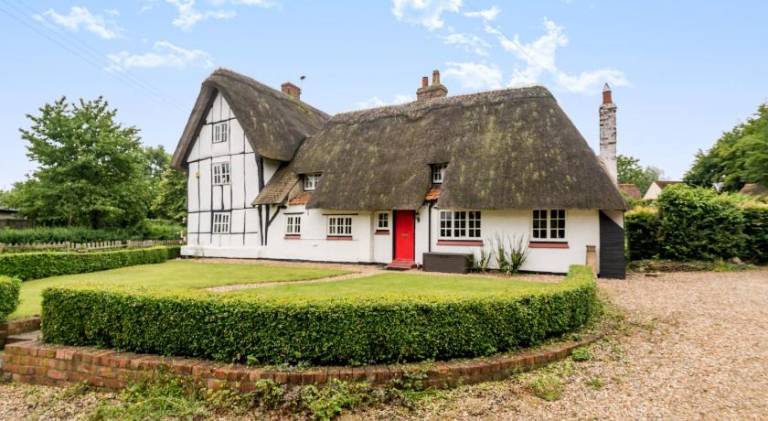 House with yard in Milton Keynes
