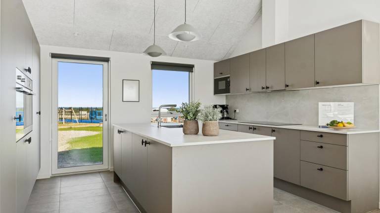 Family-oriented beautiful vacation home with private pool, sauna & yard | Pets are welcome — photo 3