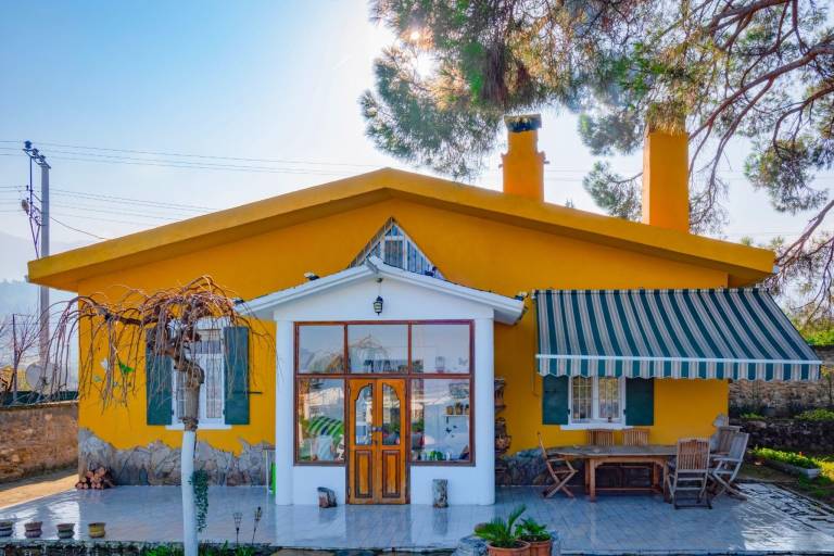 Farm with yard, patio & grill in Menderes