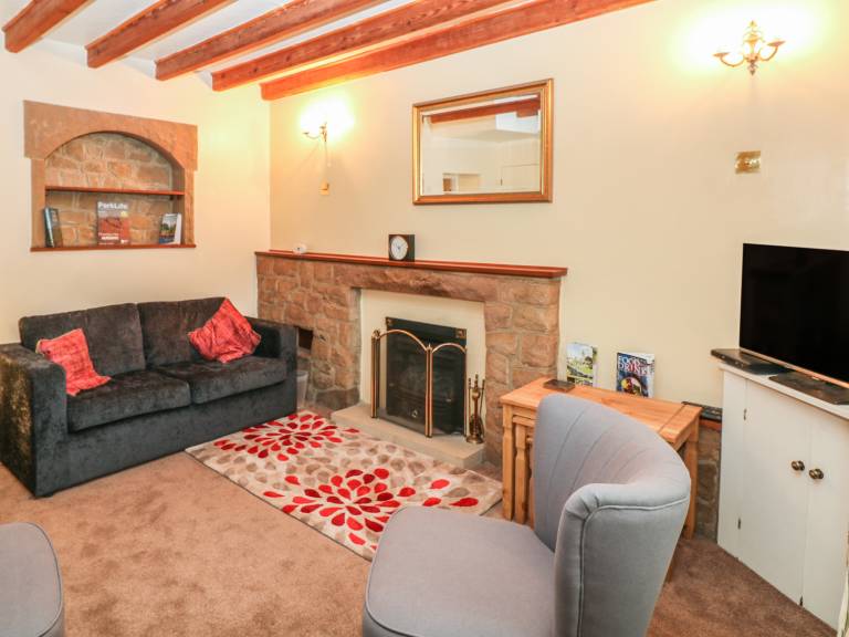 Cottage with garden & patio — photo 3
