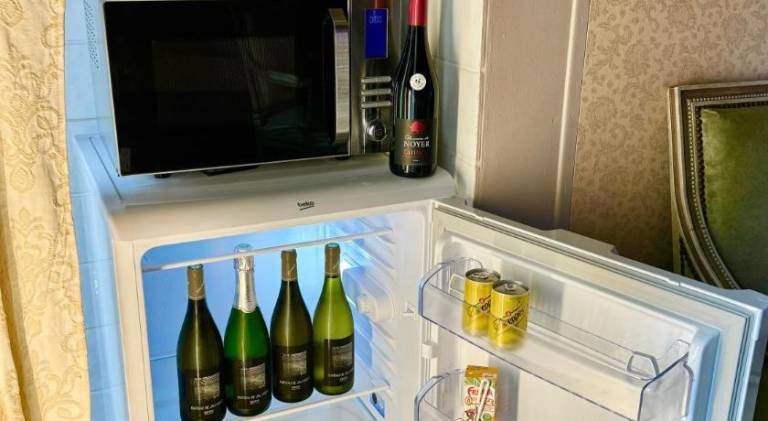 Rental apartment with hot tub & pool — photo 4