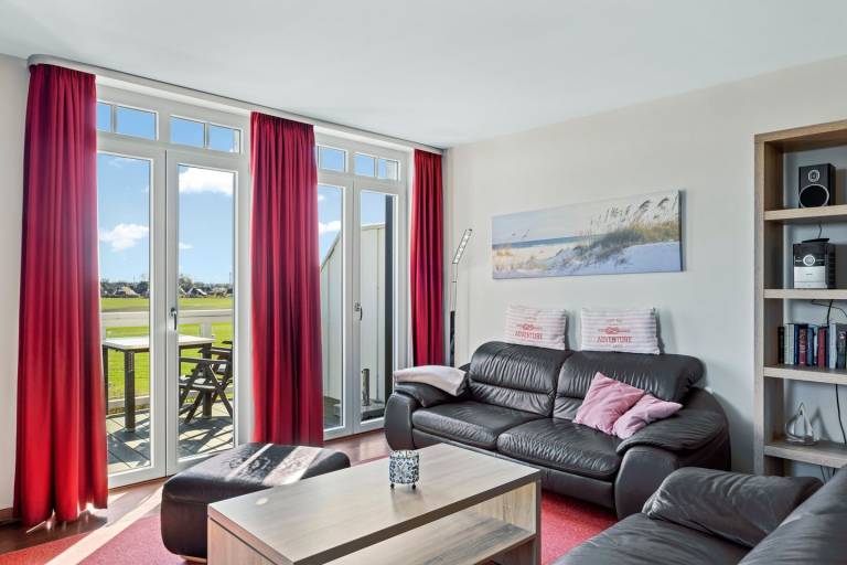 Dachgeschosswohnung in Strandnähe mit Sauna, zwei Balkonen und tollem Ausblick — photo 2