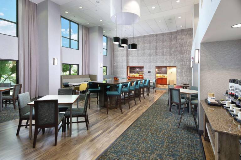 Hampton Inn & Suites Tucson East/Williams Center — photo 2
