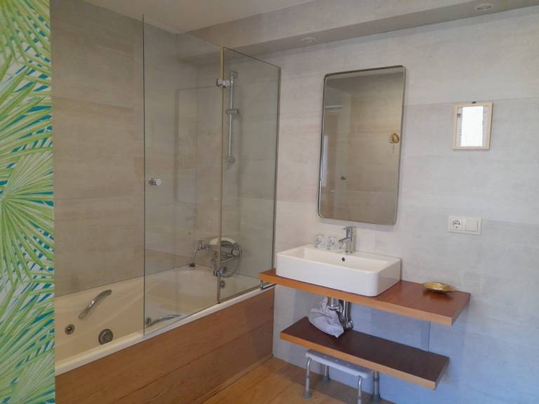 Room 'Doble Superior - Los Gigantes' with Shared Pool, Wi-Fi and Air Conditioning — photo 5
