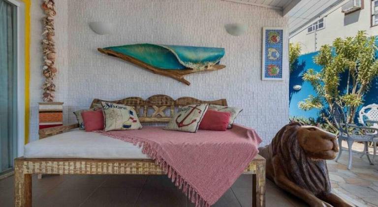 House with pool — photo 4