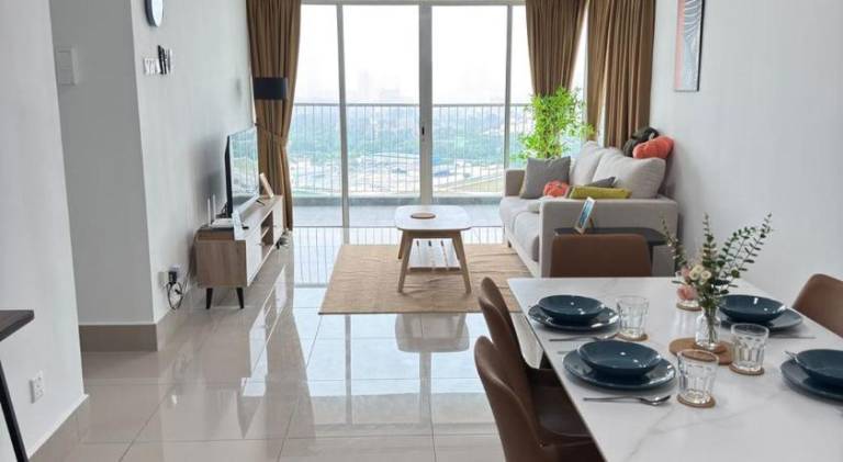 Serviced apartment with patio, pool & barbecue — photo 2