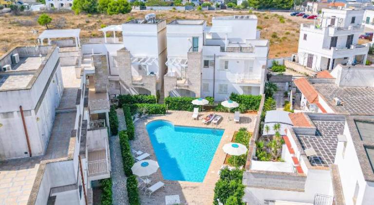 Pleasant serviced apartment with pool, yard & terrace | Pets are welcome — photo 3