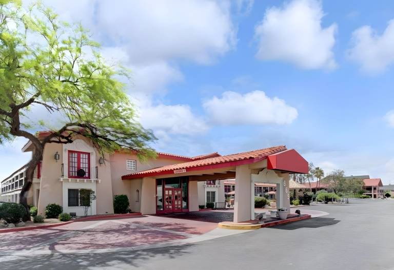 Days Inn by Wyndham Tucson City Center — photo 4