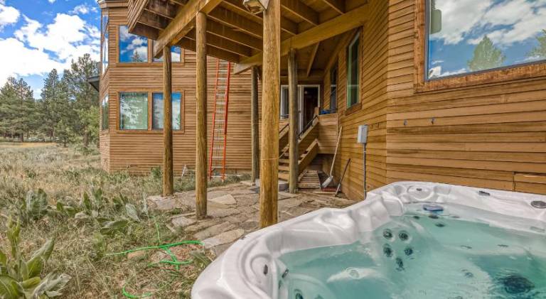 Vacation home with pool & jacuzzi — photo 5
