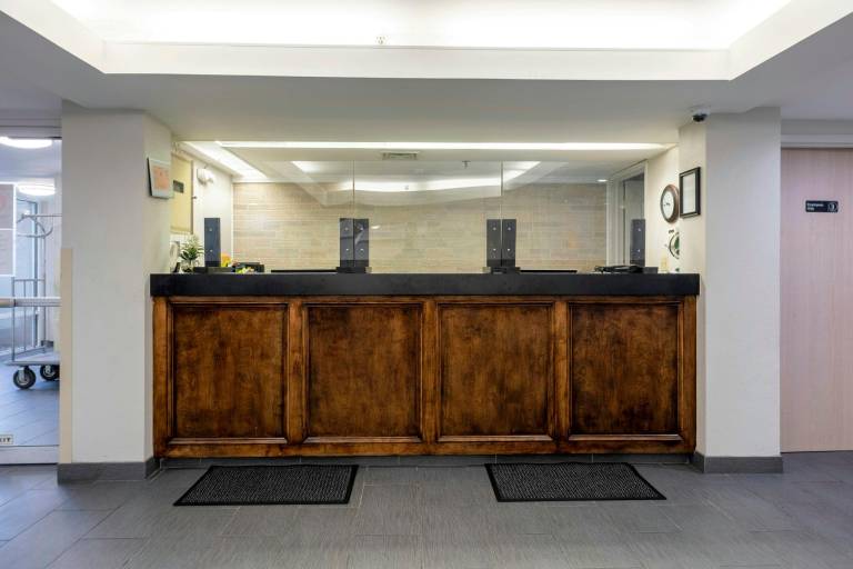HomeTown Inn by Red Roof East Syracuse — photo 4