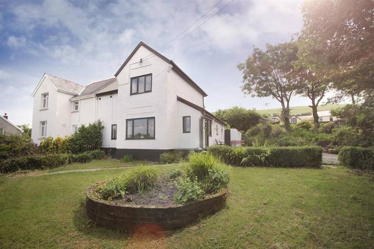 Fully equipped cottage with garden | Pets are welcome in Swansea