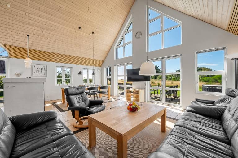House with hot tub & sauna — photo 4