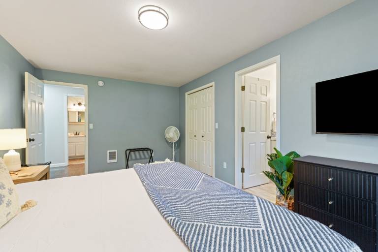 Vacation home with private pool, patio & garden — photo 3