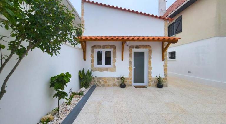 House with terrace, yard & barbecue | Pet-friendly in Leiria