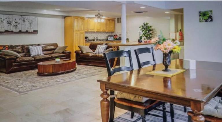 3 Bedroom Apartment house 1st level Silver Spring Maryland