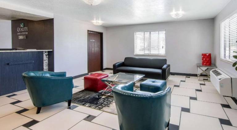 Quality Inn & Suites Albuquerque North near Balloon Fiesta Park — photo 5