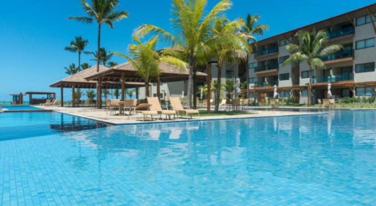 Serviced apartment with yard, terrace & pool in Ipojuca