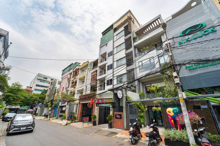 Luxury DBL Retreat Steps to Van Hanh Hospital