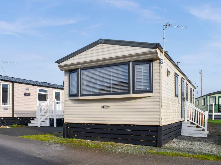 Cottage with yard, sauna & pool | Beach view in Morecambe