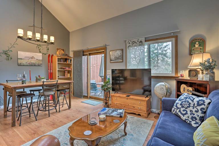 Pet Friendly Townhome w Community Hot Tub