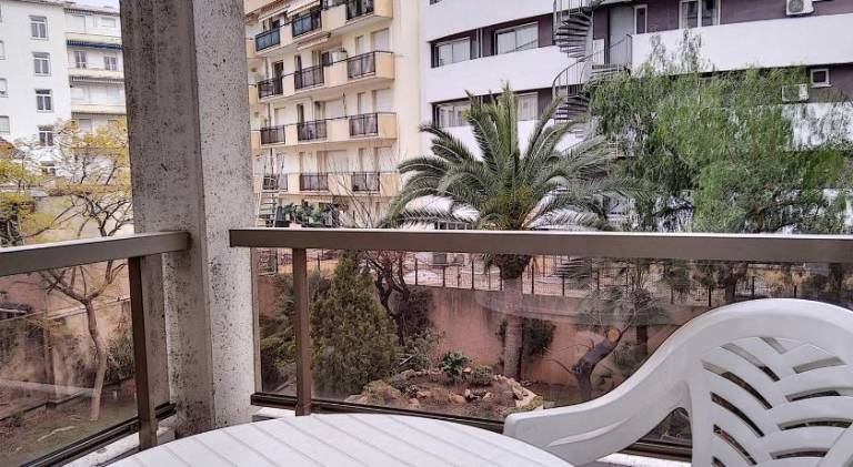 Holiday apartment with patio & yard — photo 5