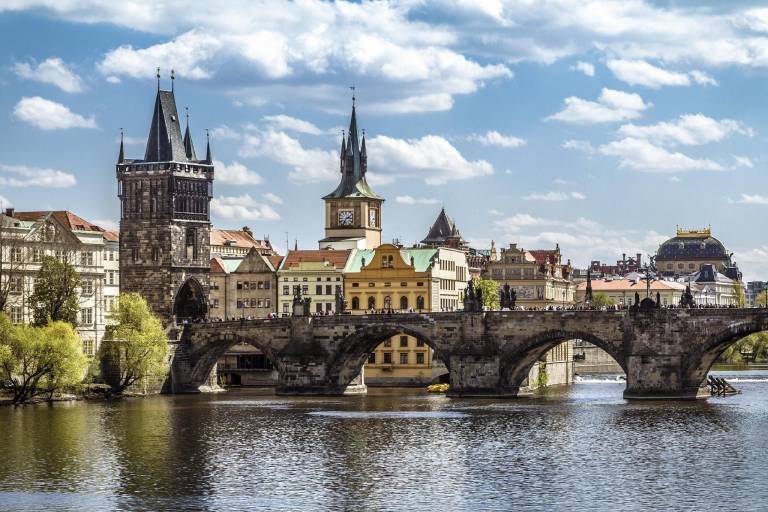 Apartment with pool & hot tub | Near Prague Castle | Pet-friendly — photo 4
