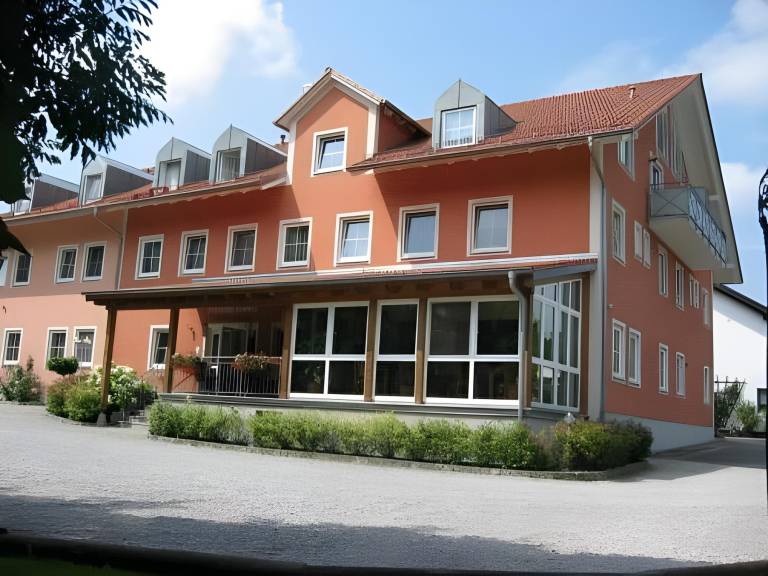 Hotel Pension Scharl am Maibaum