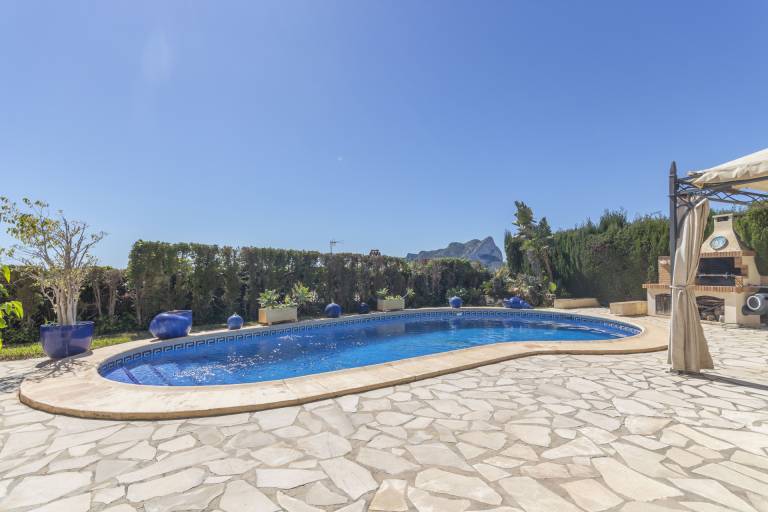Villa with barbeque, patio & yard | Water view — photo 5