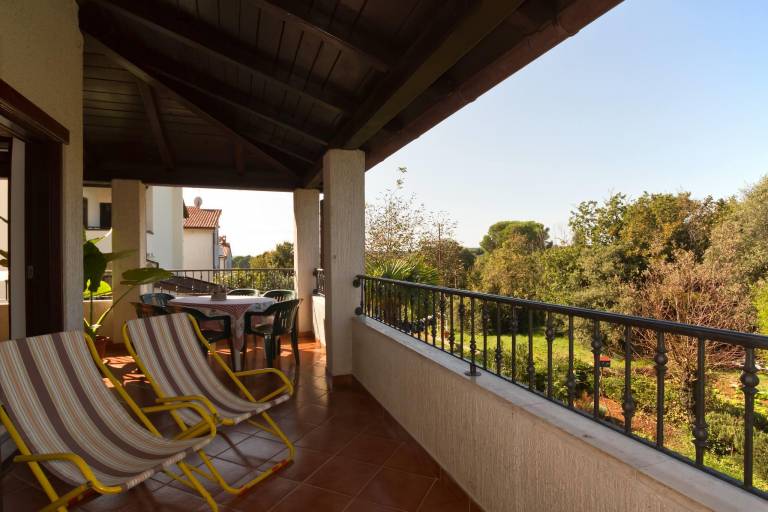 Fully equipped nice apartment with yard, fast internet & patio | Pets allowed in Pula