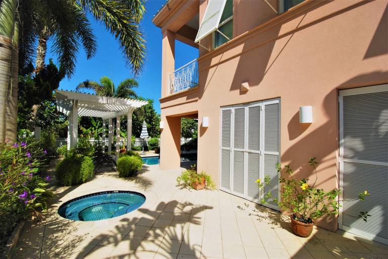House with private pool — photo 4