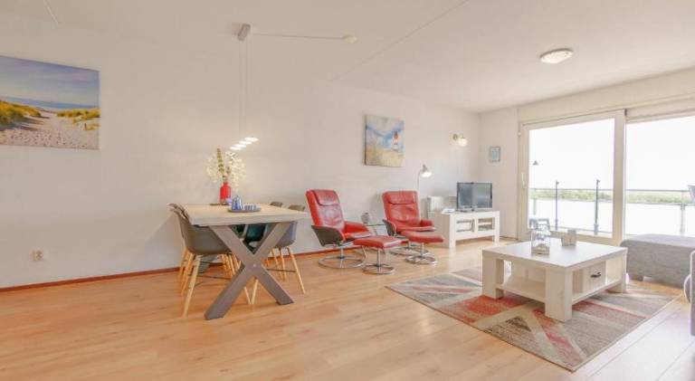 Apartment with terrace — photo 3