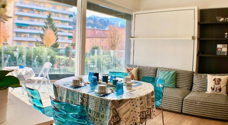 Apartment with yard & terrace — photo 3