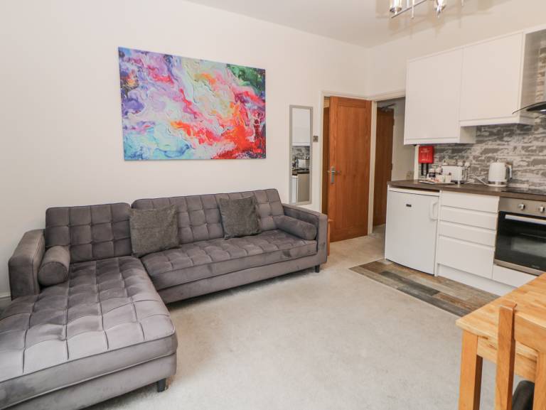 Family-oriented cottage with garden | Pet-friendly in Derby