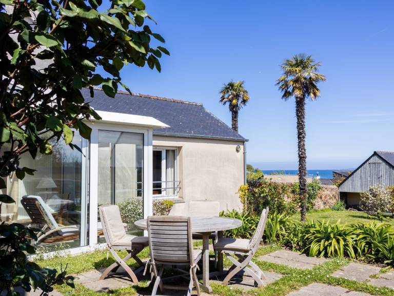 Holiday Home 'Maison Bretonne Madame Est Servie 4' with Sea View — photo 2